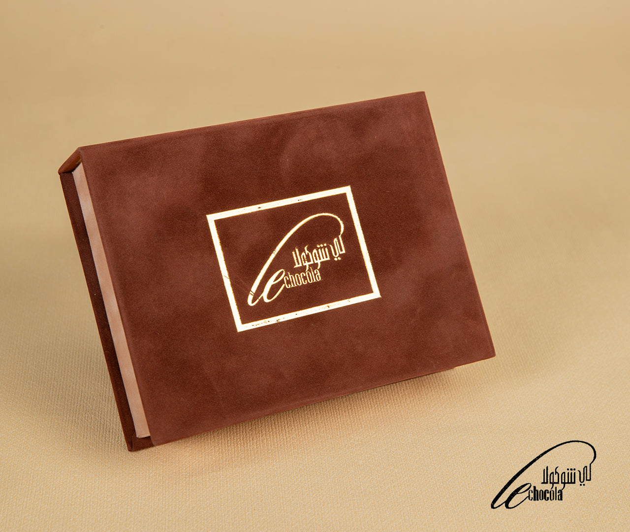 
                  
                    Le vevet box 4
                  
                