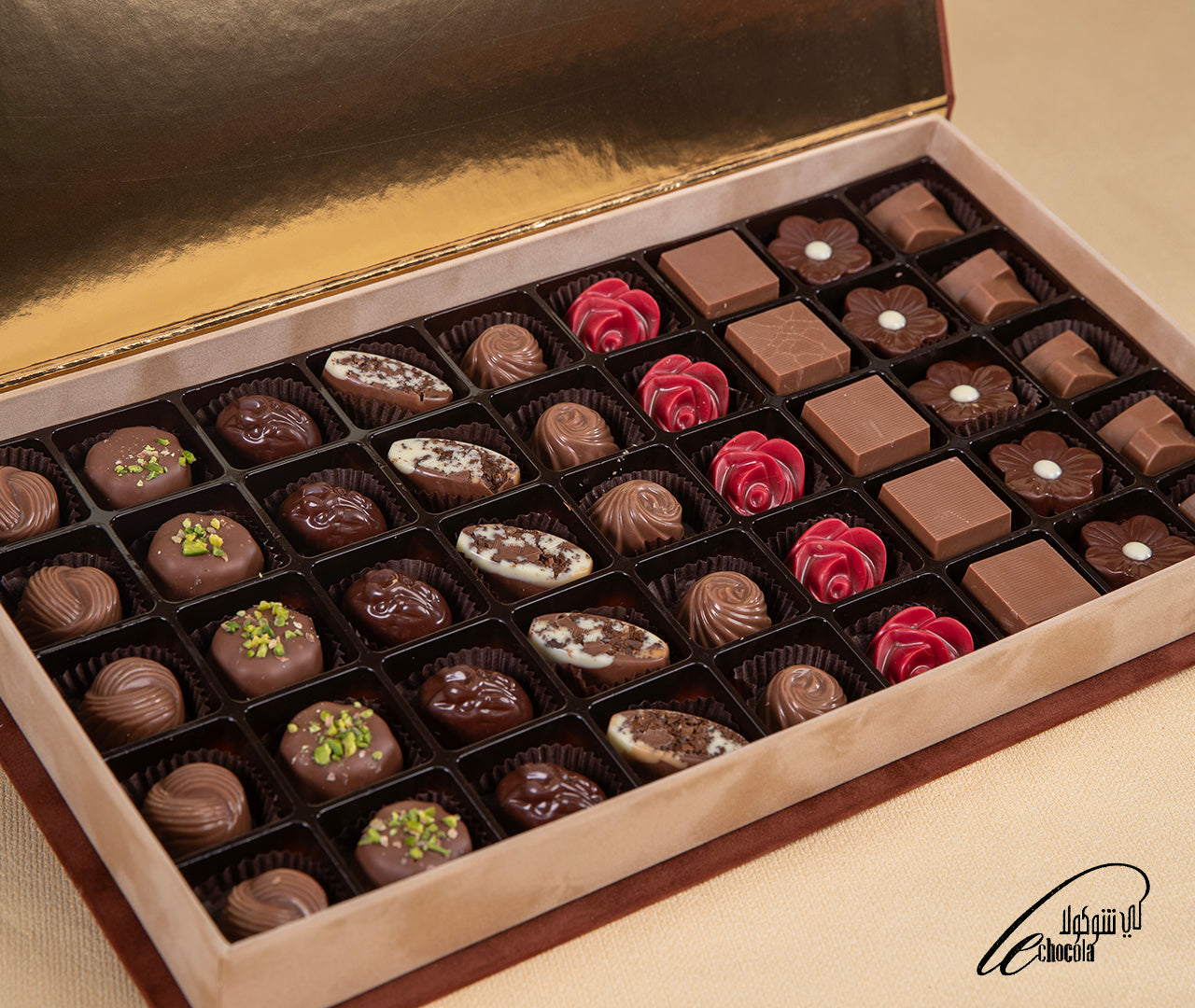 
                  
                    LE velvet box 7
                  
                