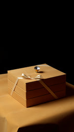 Load image into Gallery viewer, Special green velvet box
