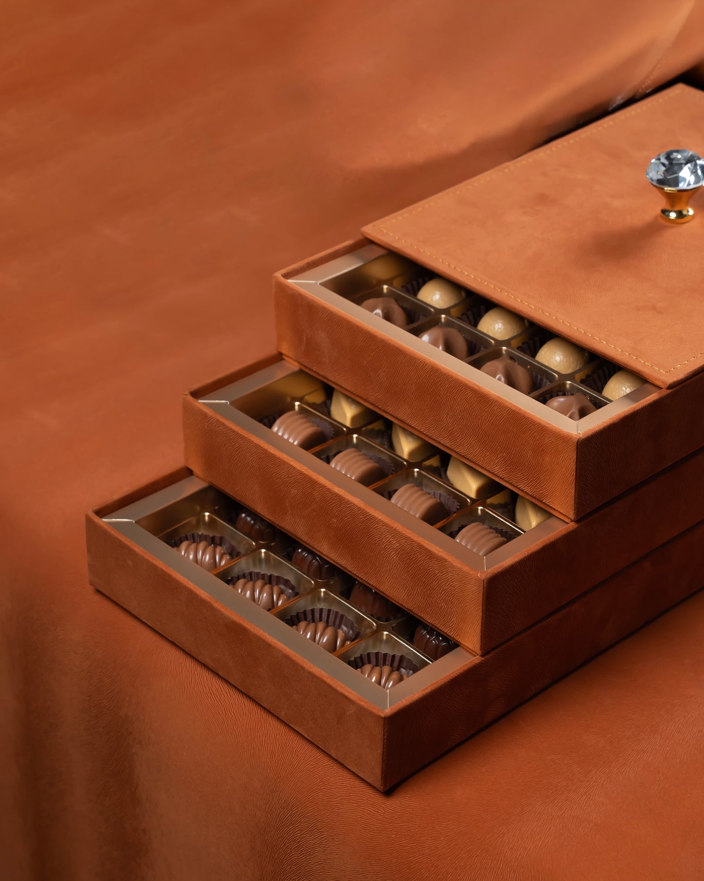 
                  
                    Special green velvet box
                  
                