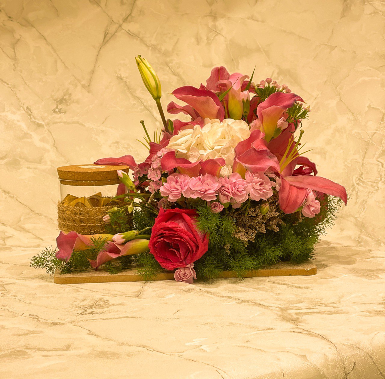 Le Chocola Special Gift chocolates mixed with roses fresh flowers online order free delivery